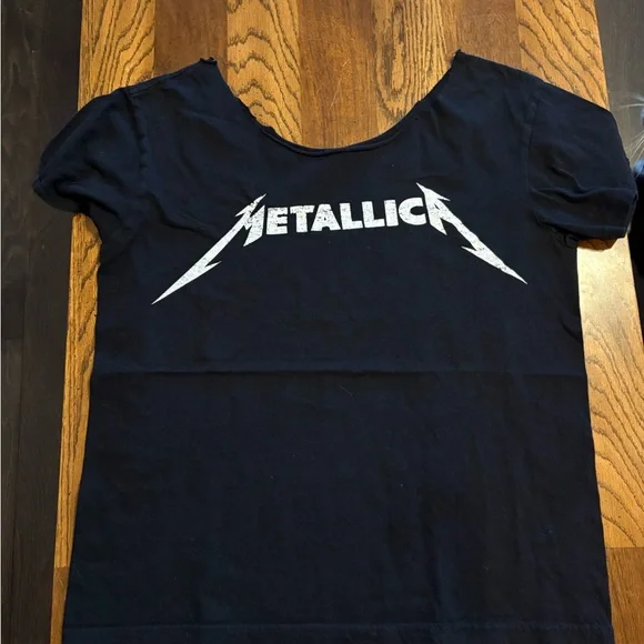 Metallica Black Logo Band Tee - Picture 2 of 2